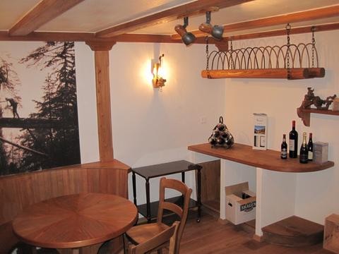 Chalet Bonvin Carnotzet table